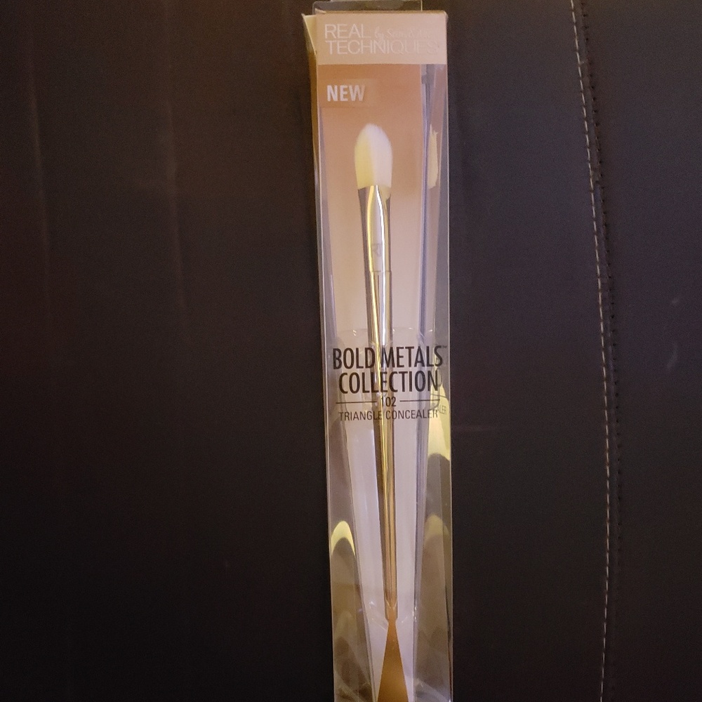 RT Bold Metal Collection concealer brush